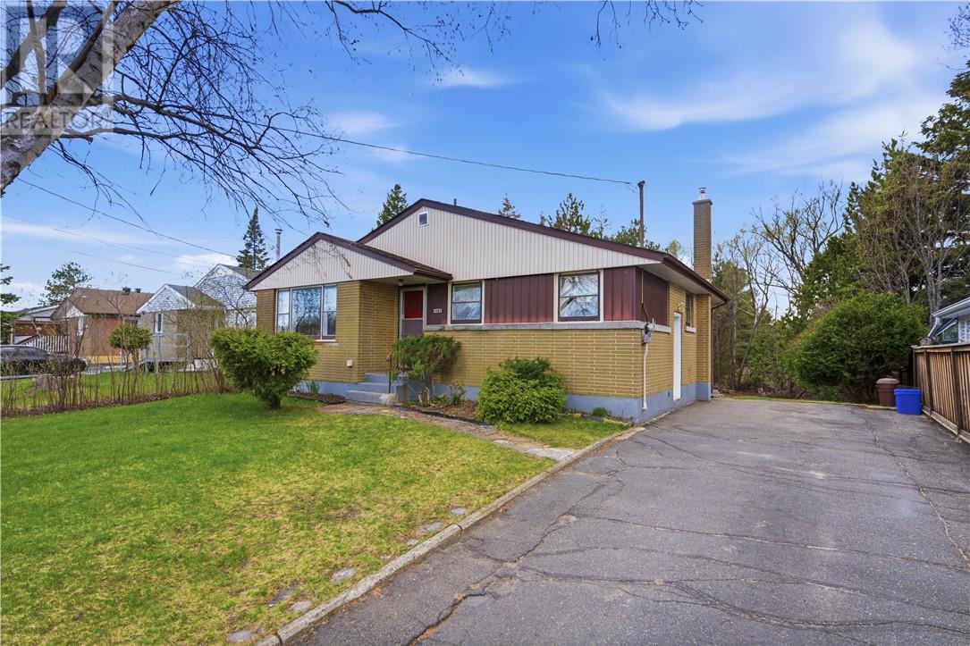 1587 Crestmoor Road, Greater Sudbury, Ontario  P3A 4M3 - Photo 1 - 2127869