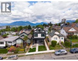 1 3645 DUNDAS STREET, Vancouver, British Columbia