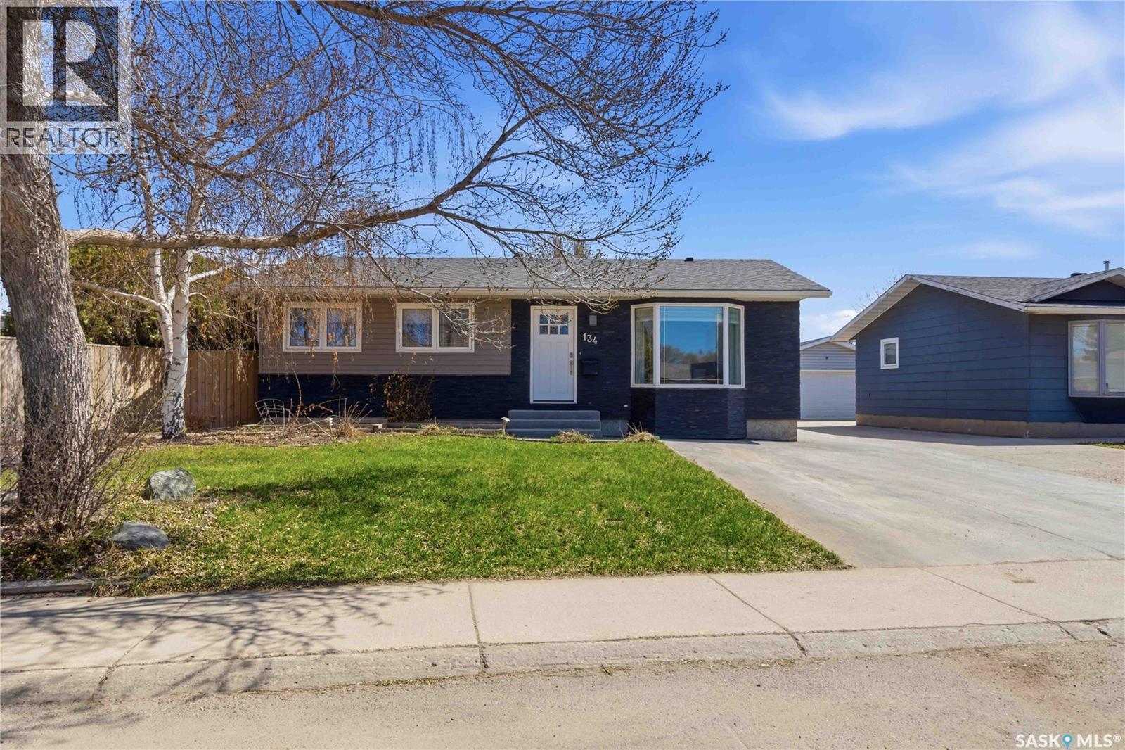 134 Russell Road, Saskatoon, Saskatchewan  S7K 5S9 - Photo 2 - SK036360