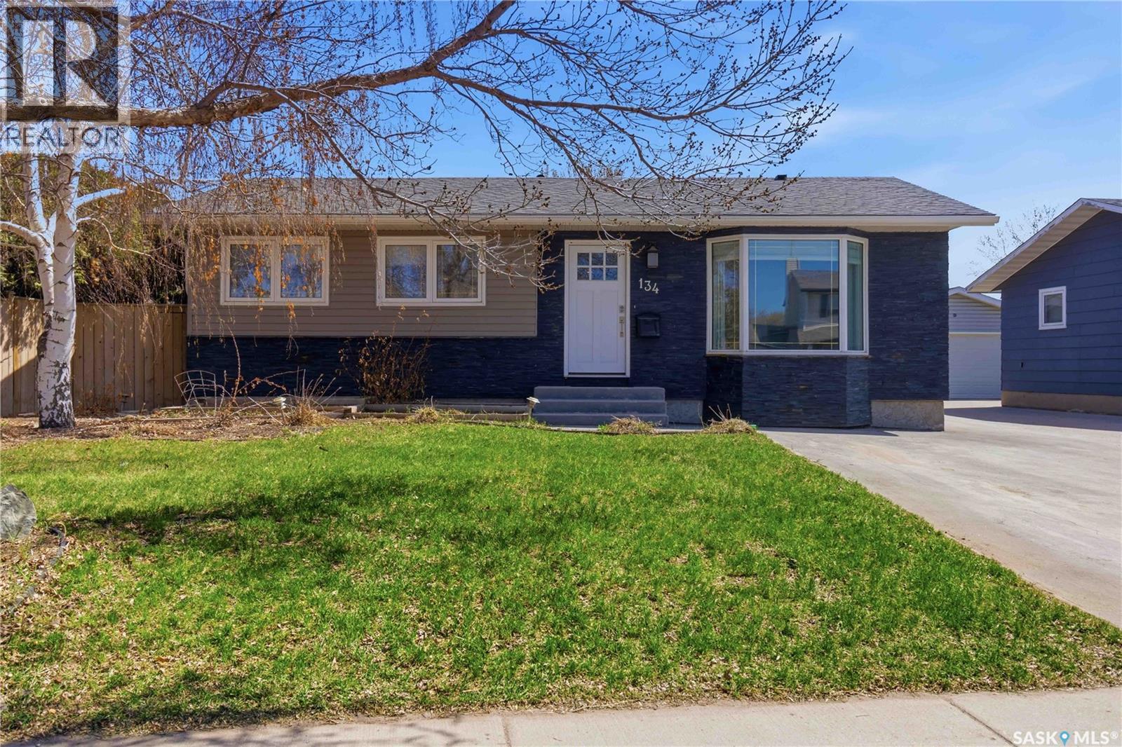 134 Russell Road, Saskatoon, Saskatchewan  S7K 5S9 - Photo 3 - SK036360