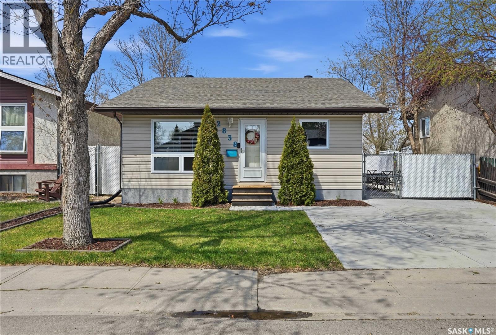 2838 Hartmann CRESCENT E, Regina, Saskatchewan