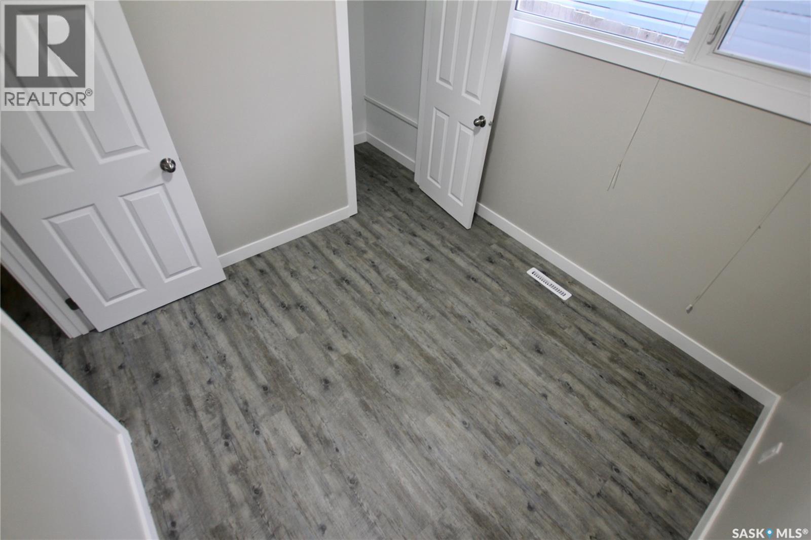 303 Royal Street, Regina, Saskatchewan  S4R 4Y2 - Photo 10 - SK036342
