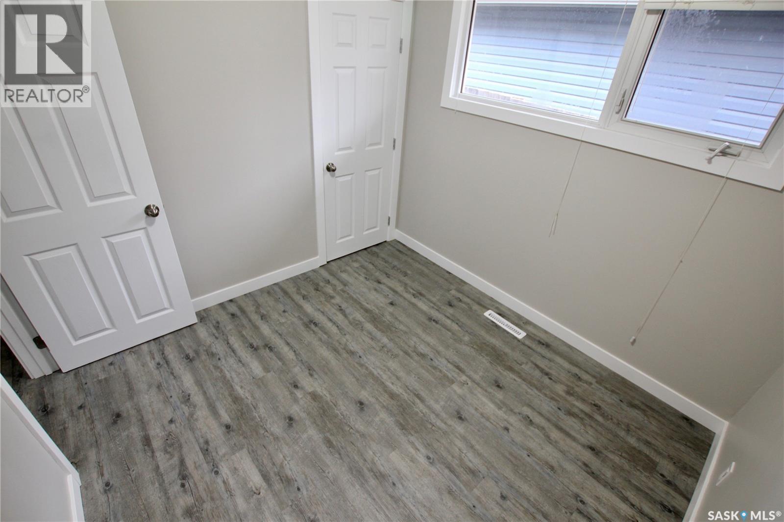303 Royal Street, Regina, Saskatchewan  S4R 4Y2 - Photo 11 - SK036342