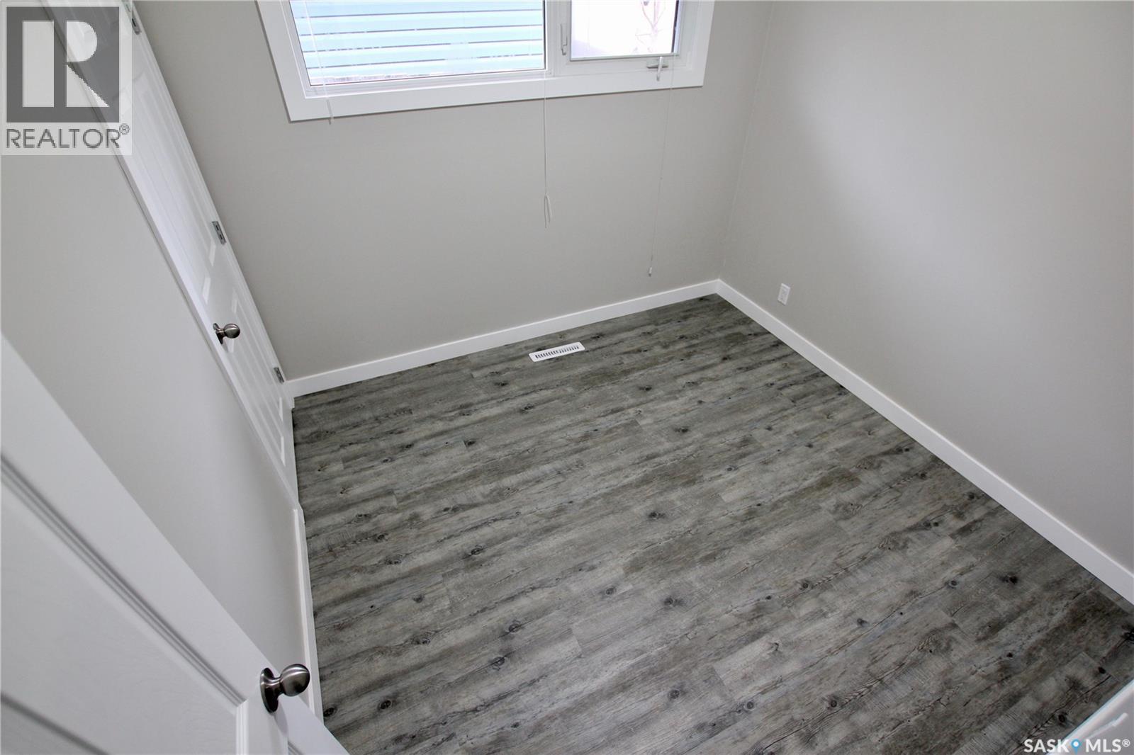 303 Royal Street, Regina, Saskatchewan  S4R 4Y2 - Photo 12 - SK036342
