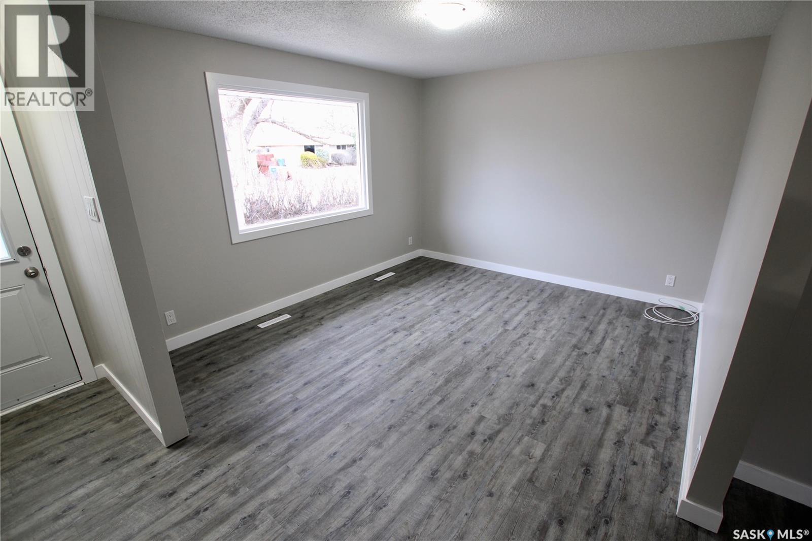 303 Royal Street, Regina, Saskatchewan  S4R 4Y2 - Photo 15 - SK036342