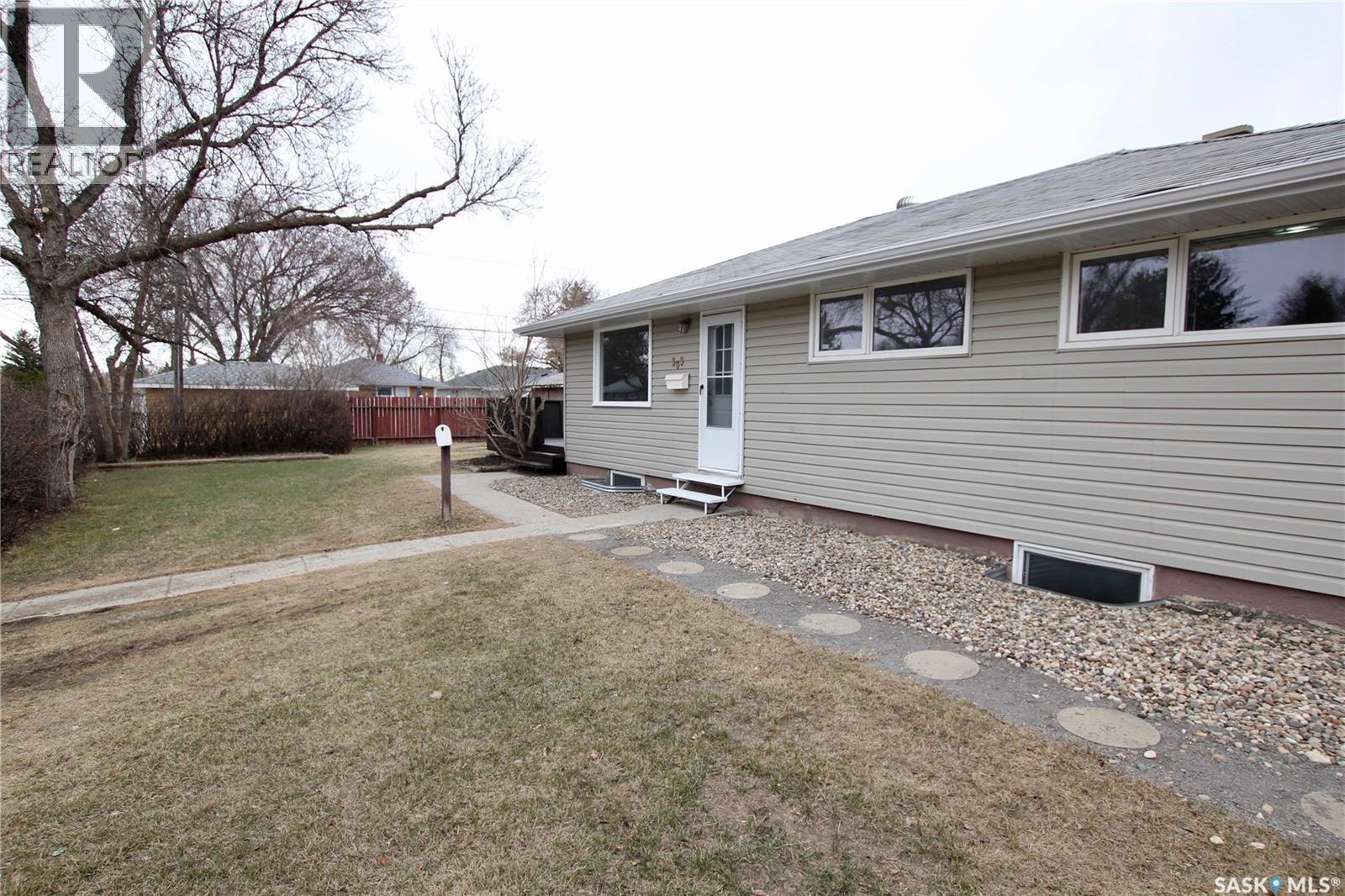 303 Royal Street, Regina, Saskatchewan  S4R 4Y2 - Photo 2 - SK036342