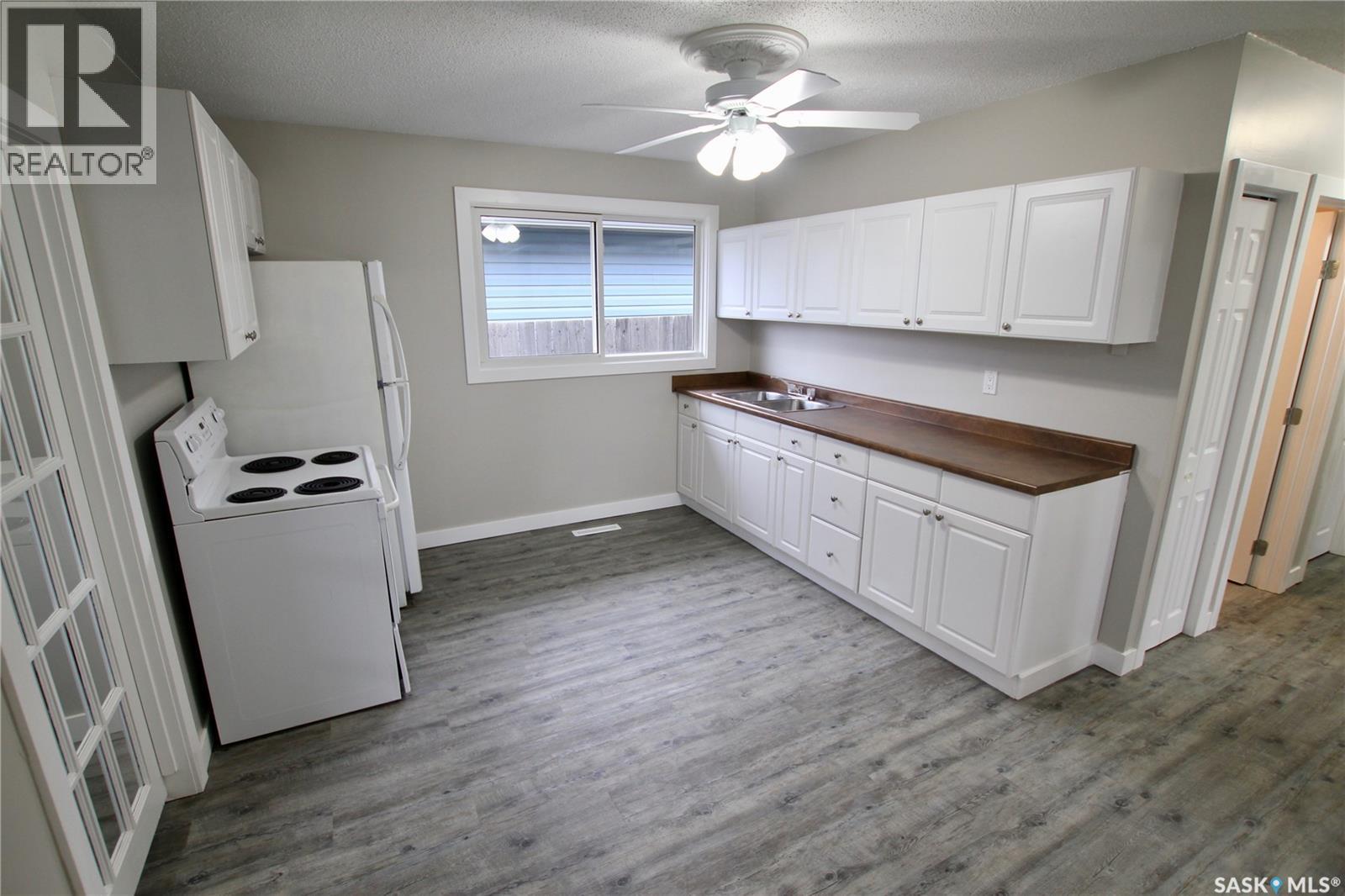 303 Royal Street, Regina, Saskatchewan  S4R 4Y2 - Photo 4 - SK036342