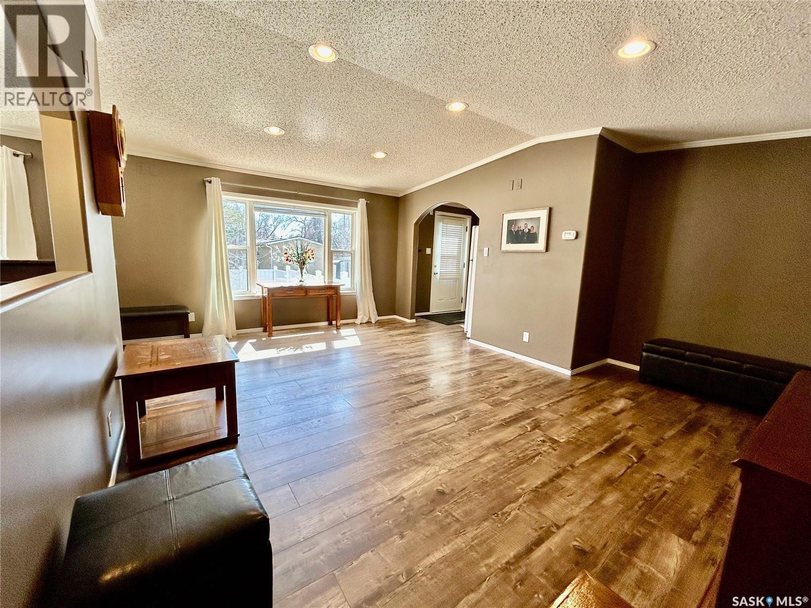 607 Beharrel Street, Oxbow, Saskatchewan  S0C 2B0 - Photo 17 - SK036314