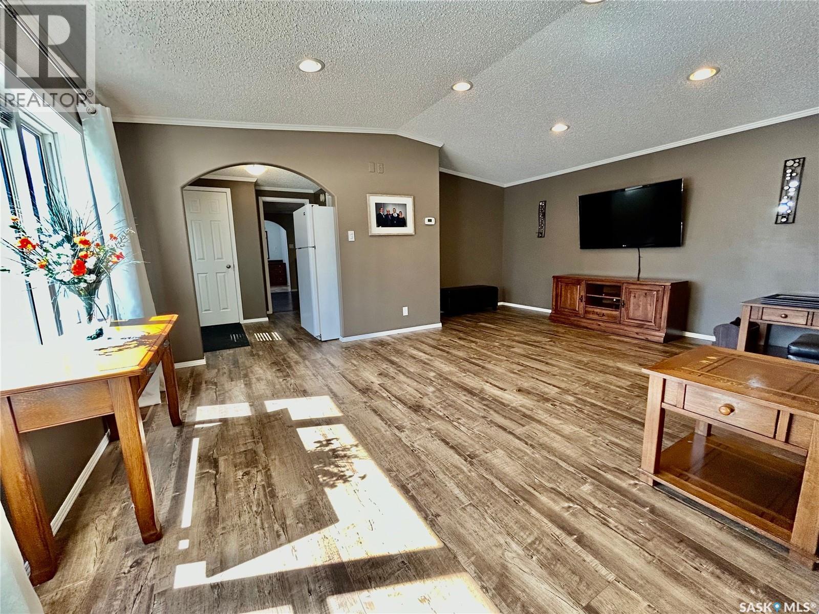 607 Beharrel Street, Oxbow, Saskatchewan  S0C 2B0 - Photo 19 - SK036314