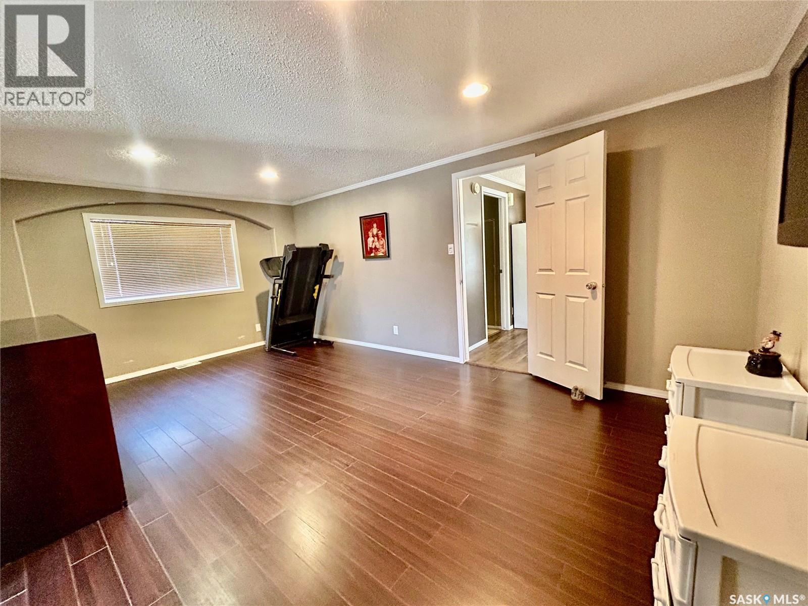 607 Beharrel Street, Oxbow, Saskatchewan  S0C 2B0 - Photo 28 - SK036314