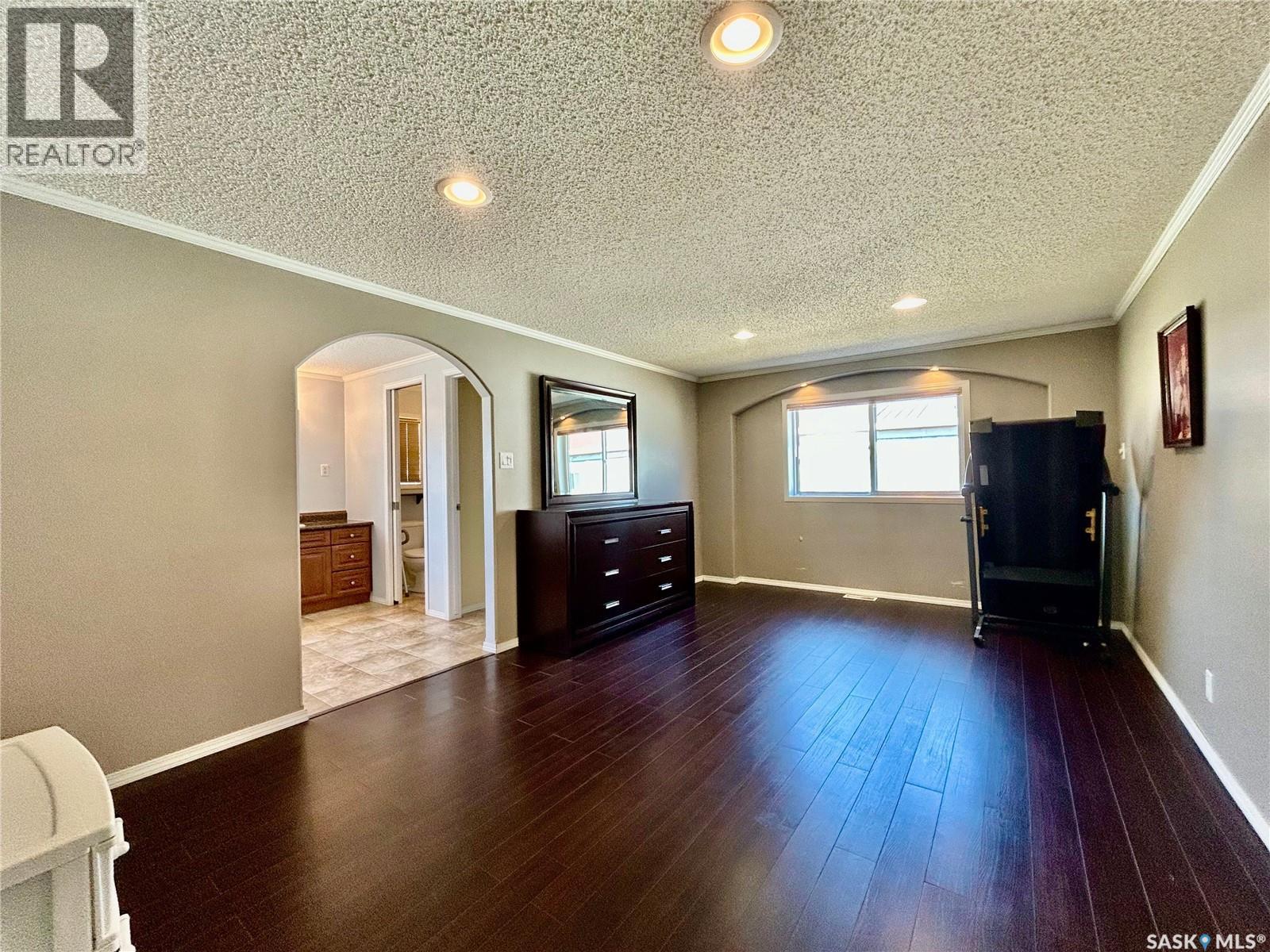 607 Beharrel Street, Oxbow, Saskatchewan  S0C 2B0 - Photo 29 - SK036314