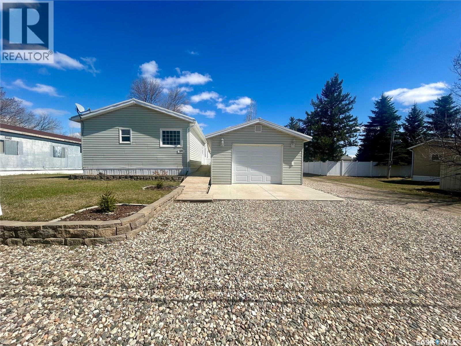 607 Beharrel Street, Oxbow, Saskatchewan  S0C 2B0 - Photo 3 - SK036314