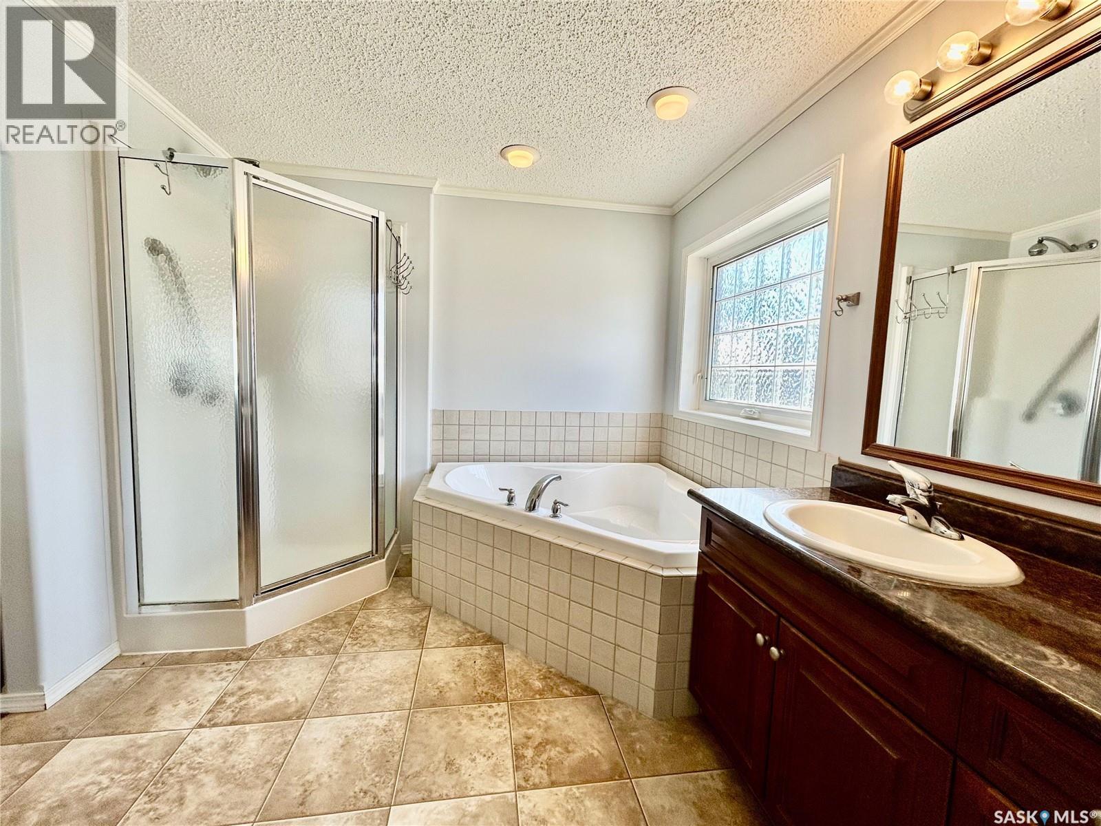 607 Beharrel Street, Oxbow, Saskatchewan  S0C 2B0 - Photo 30 - SK036314