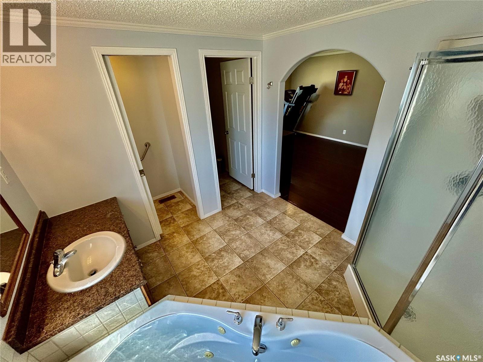 607 Beharrel Street, Oxbow, Saskatchewan  S0C 2B0 - Photo 31 - SK036314