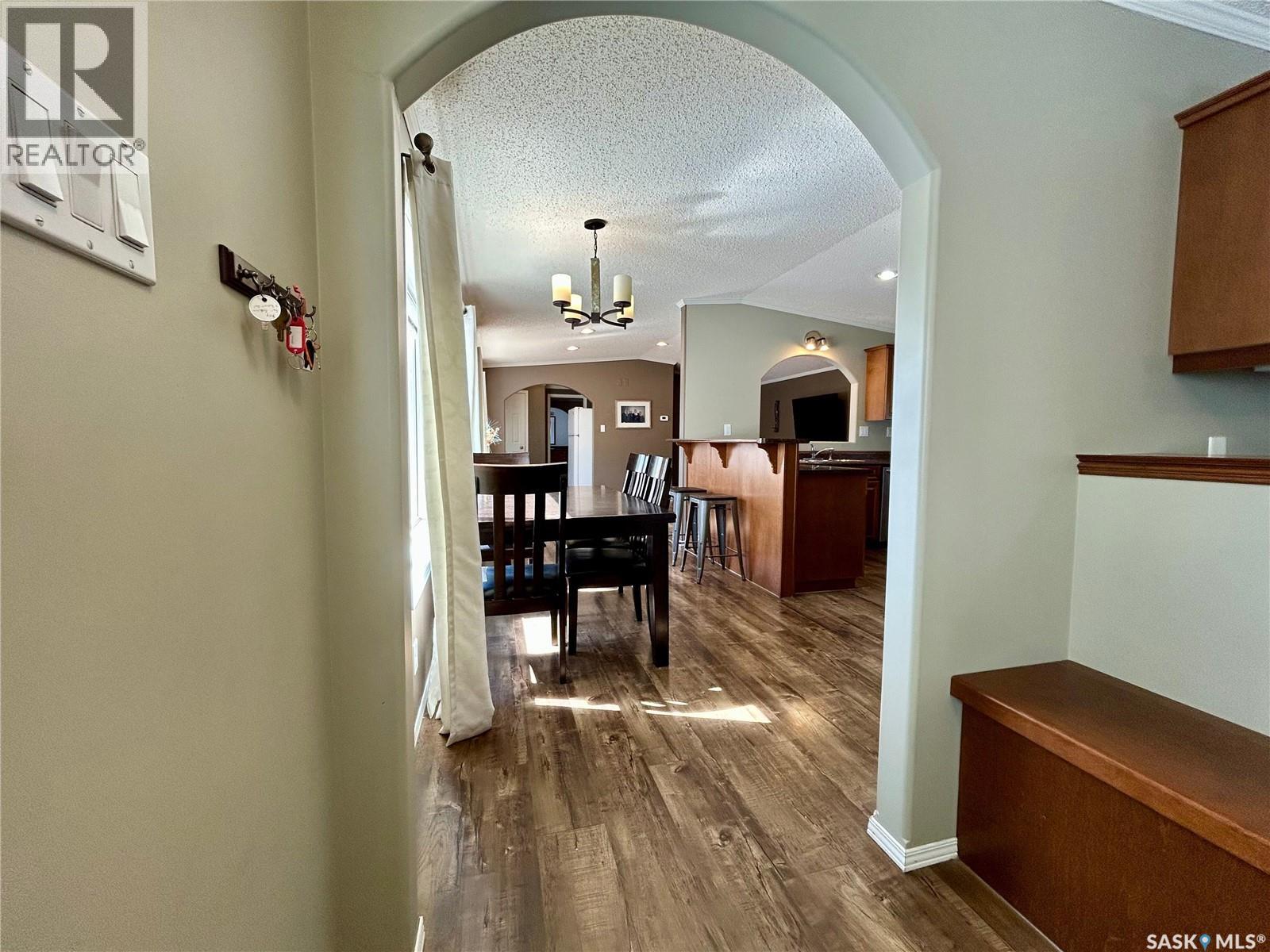 607 Beharrel Street, Oxbow, Saskatchewan  S0C 2B0 - Photo 4 - SK036314