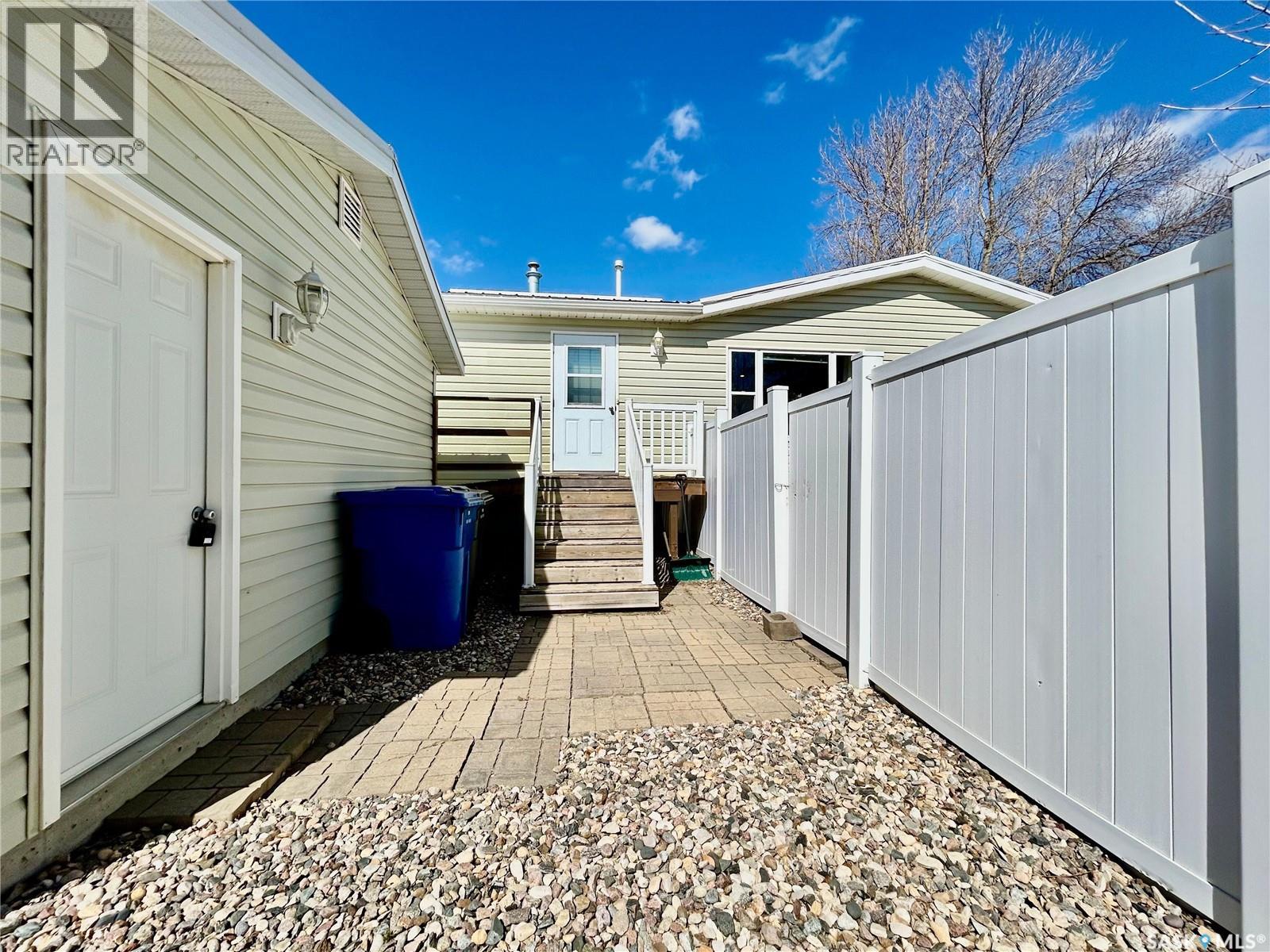 607 Beharrel Street, Oxbow, Saskatchewan  S0C 2B0 - Photo 59 - SK036314