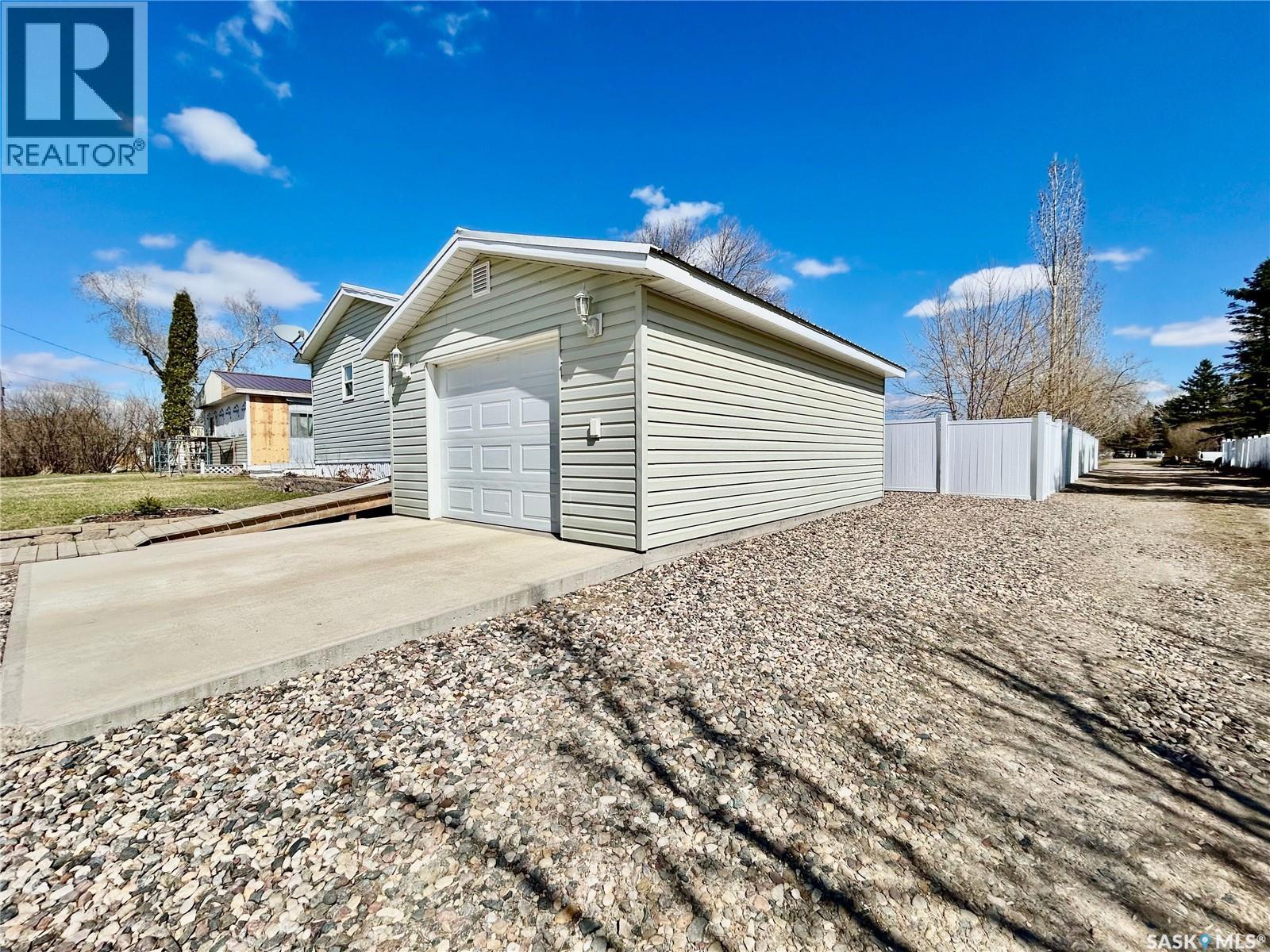 607 Beharrel Street, Oxbow, Saskatchewan  S0C 2B0 - Photo 60 - SK036314
