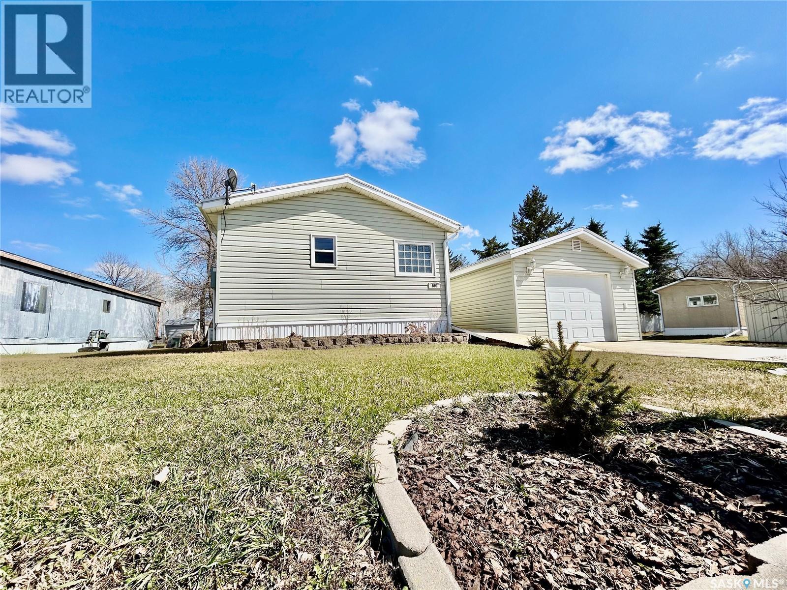 607 Beharrel Street, Oxbow, Saskatchewan  S0C 2B0 - Photo 61 - SK036314