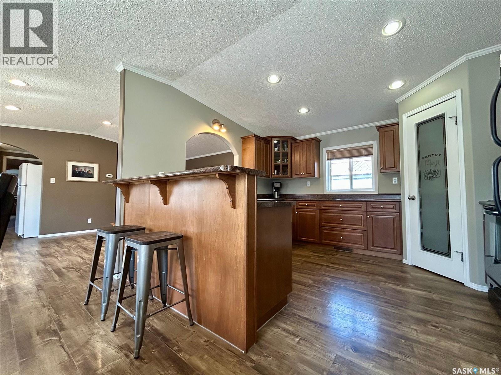 607 Beharrel Street, Oxbow, Saskatchewan  S0C 2B0 - Photo 7 - SK036314