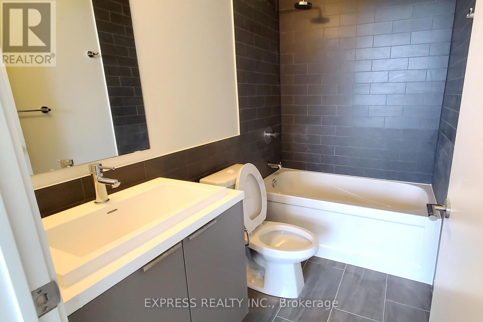 401 - 6 Sonic Way, Toronto, Ontario M3C 0P1 - Photo 13 - C13142558