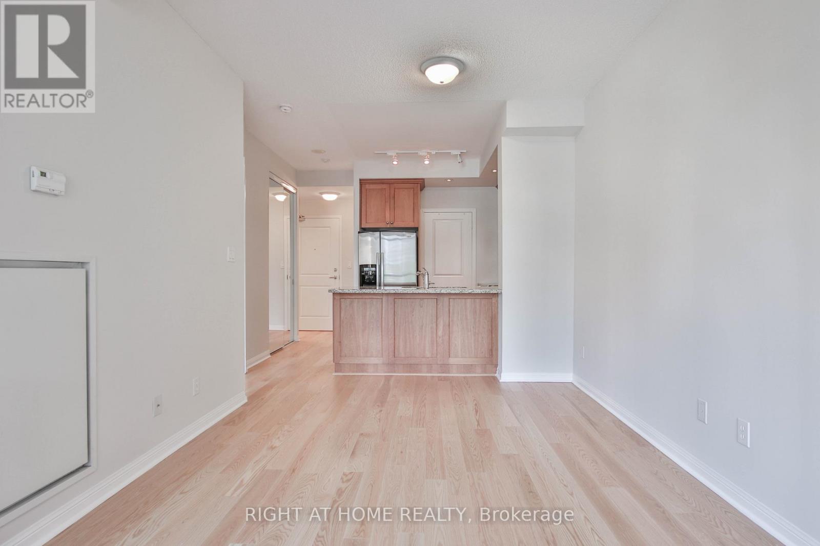 411 - 900 Mount Pleasant Road, Toronto, Ontario  M4P 3J9 - Photo 2 - C13142632