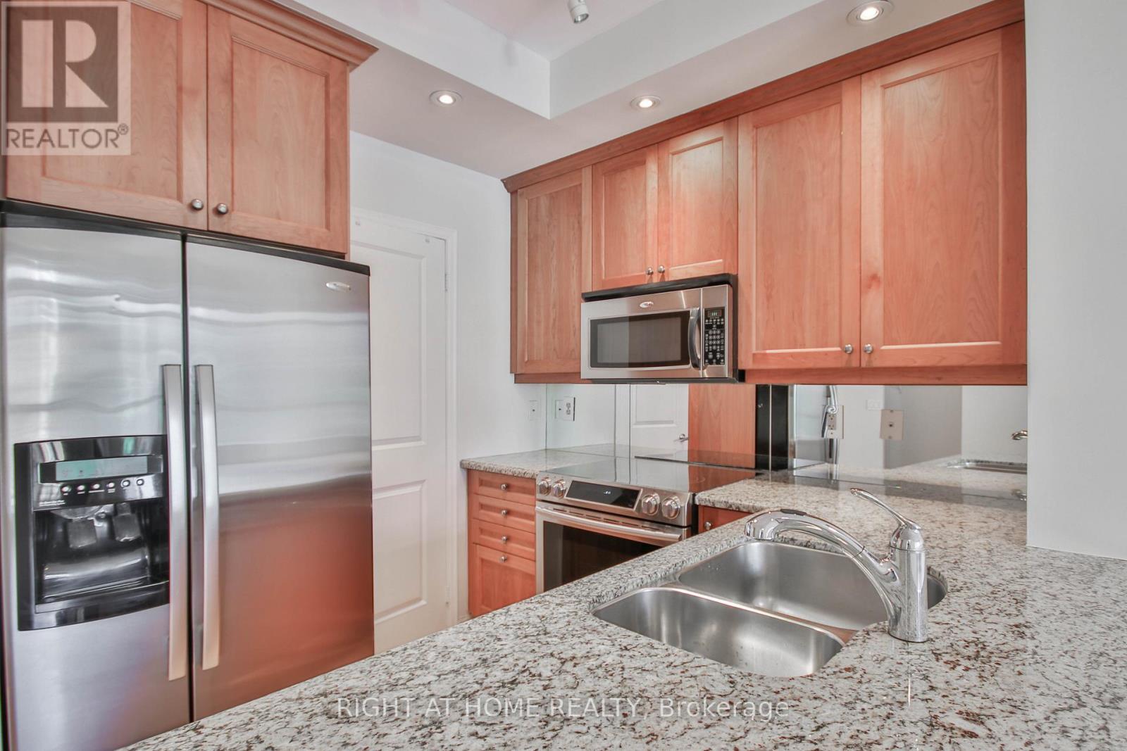 411 - 900 Mount Pleasant Road, Toronto, Ontario  M4P 3J9 - Photo 6 - C13142632