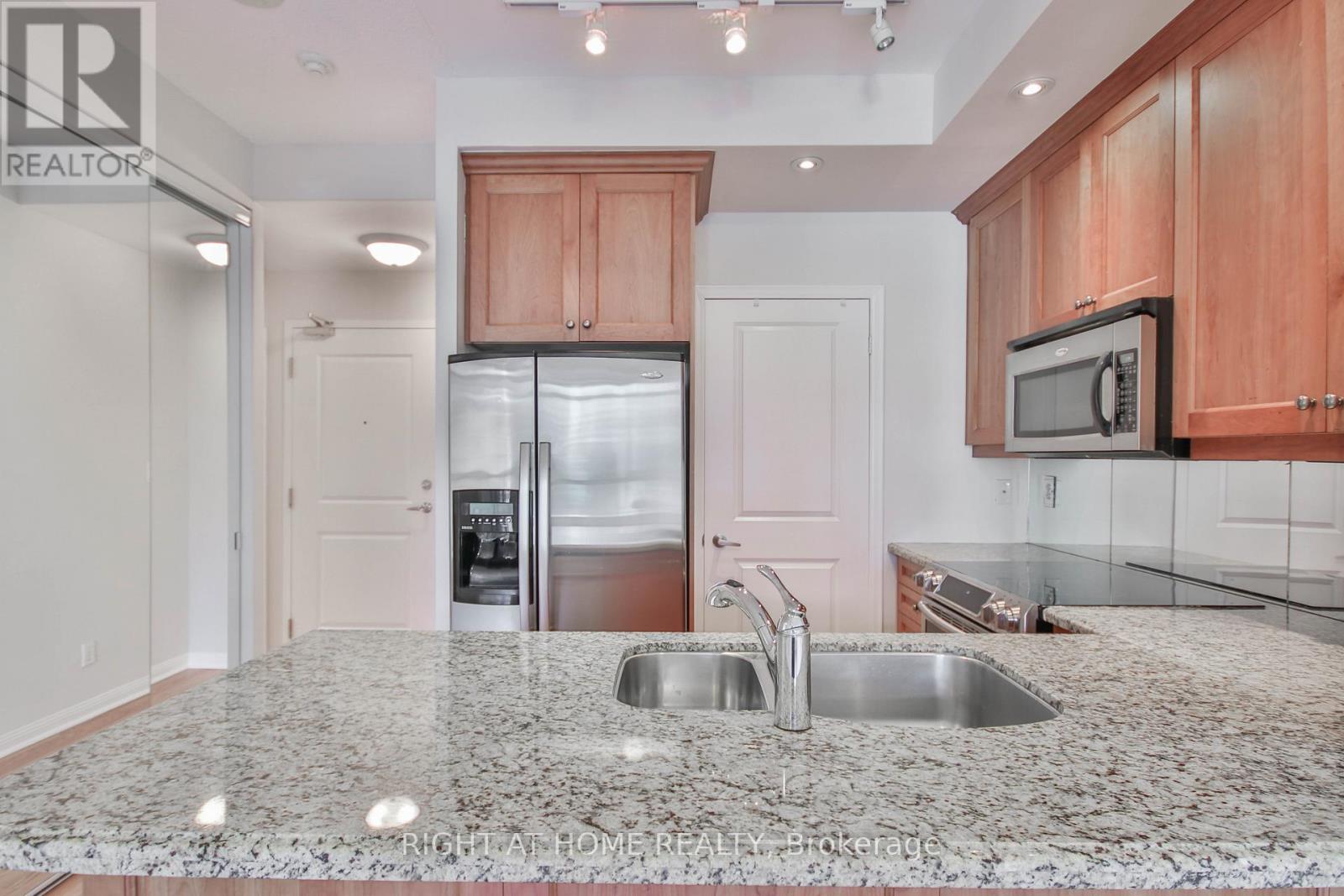 411 - 900 Mount Pleasant Road, Toronto, Ontario  M4P 3J9 - Photo 7 - C13142632