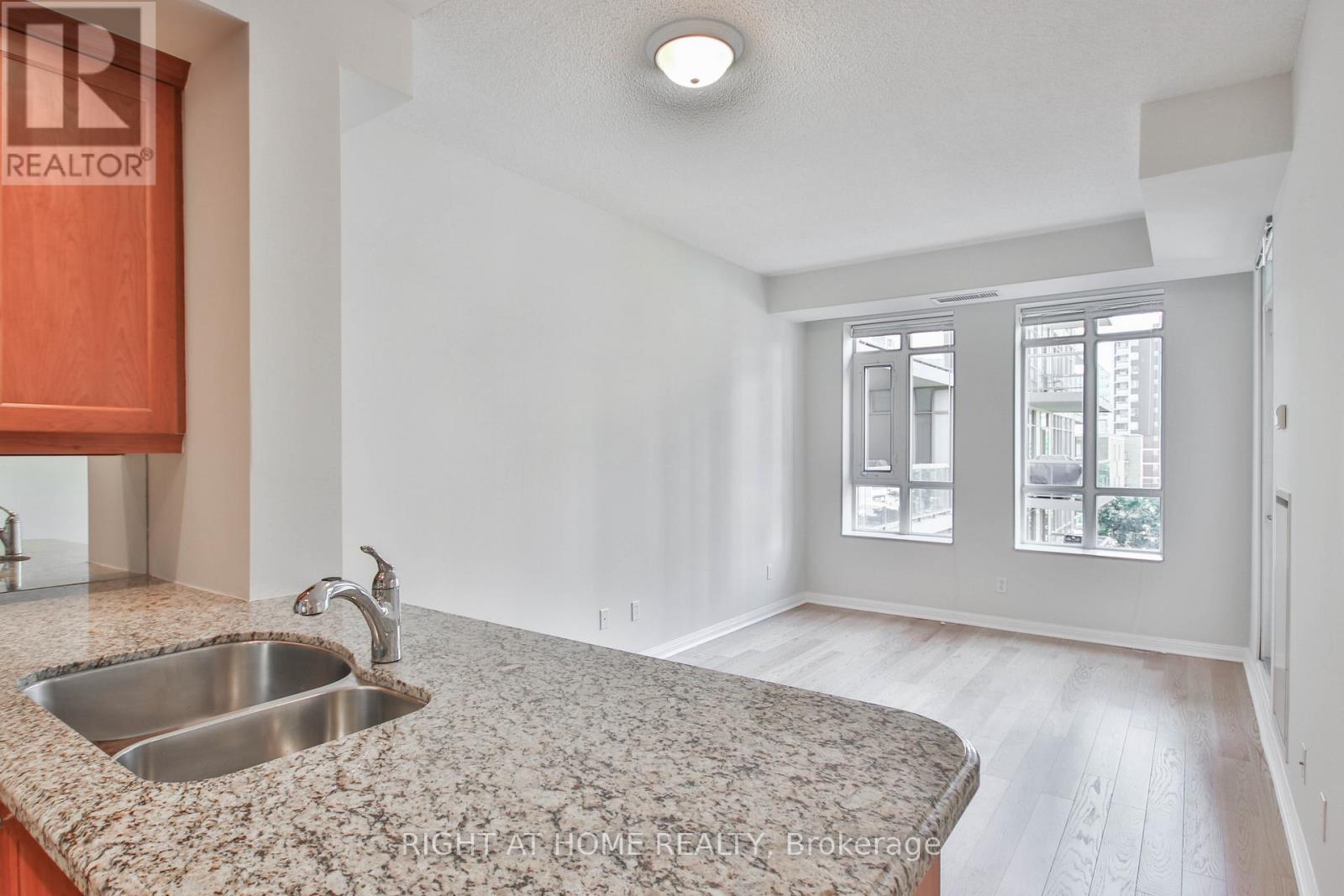 411 - 900 Mount Pleasant Road, Toronto, Ontario  M4P 3J9 - Photo 8 - C13142632