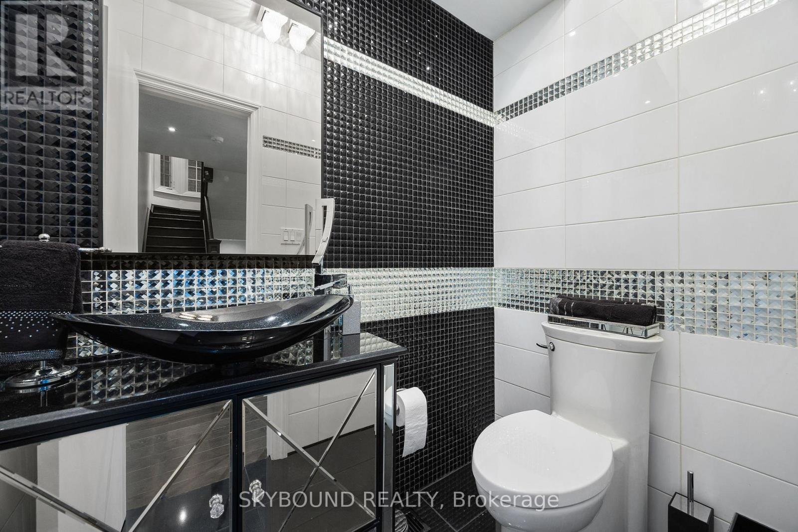 20 Fairview Boulevard, Toronto, Ontario  M4K 1L9 - Photo 8 - E13142682