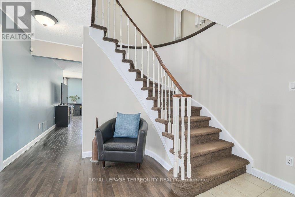 798 Greenbriar Drive, Oshawa, Ontario  L1G 7J6 - Photo 3 - E13142744