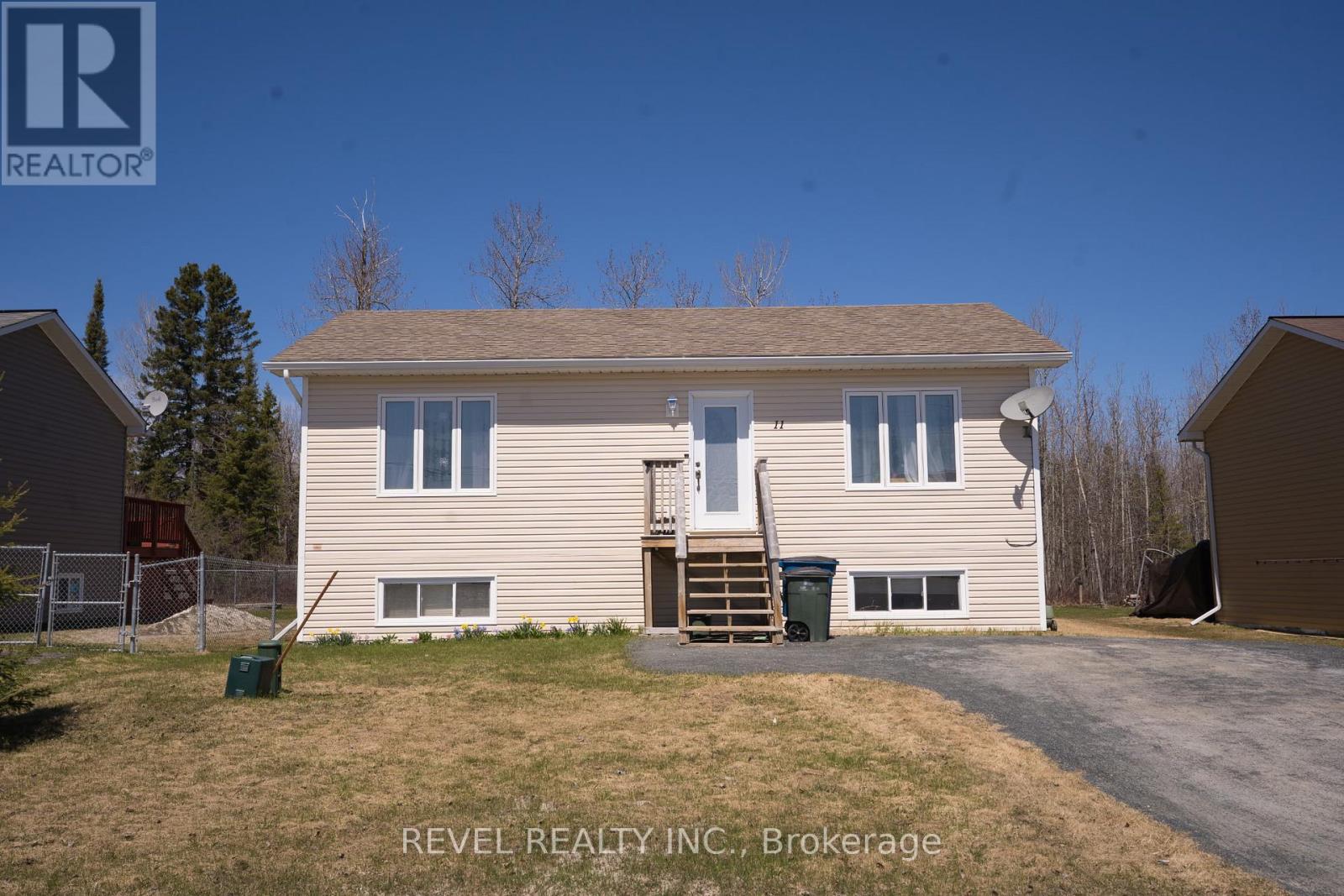 11 Fifth Street, Cochrane, Ontario  P0L 1C0 - Photo 1 - T13143080