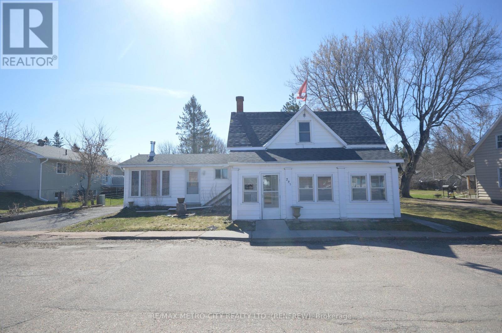 235 Renfrew Avenue W, Renfrew, Ontario  K7V 2Y7 - Photo 1 - X13020858