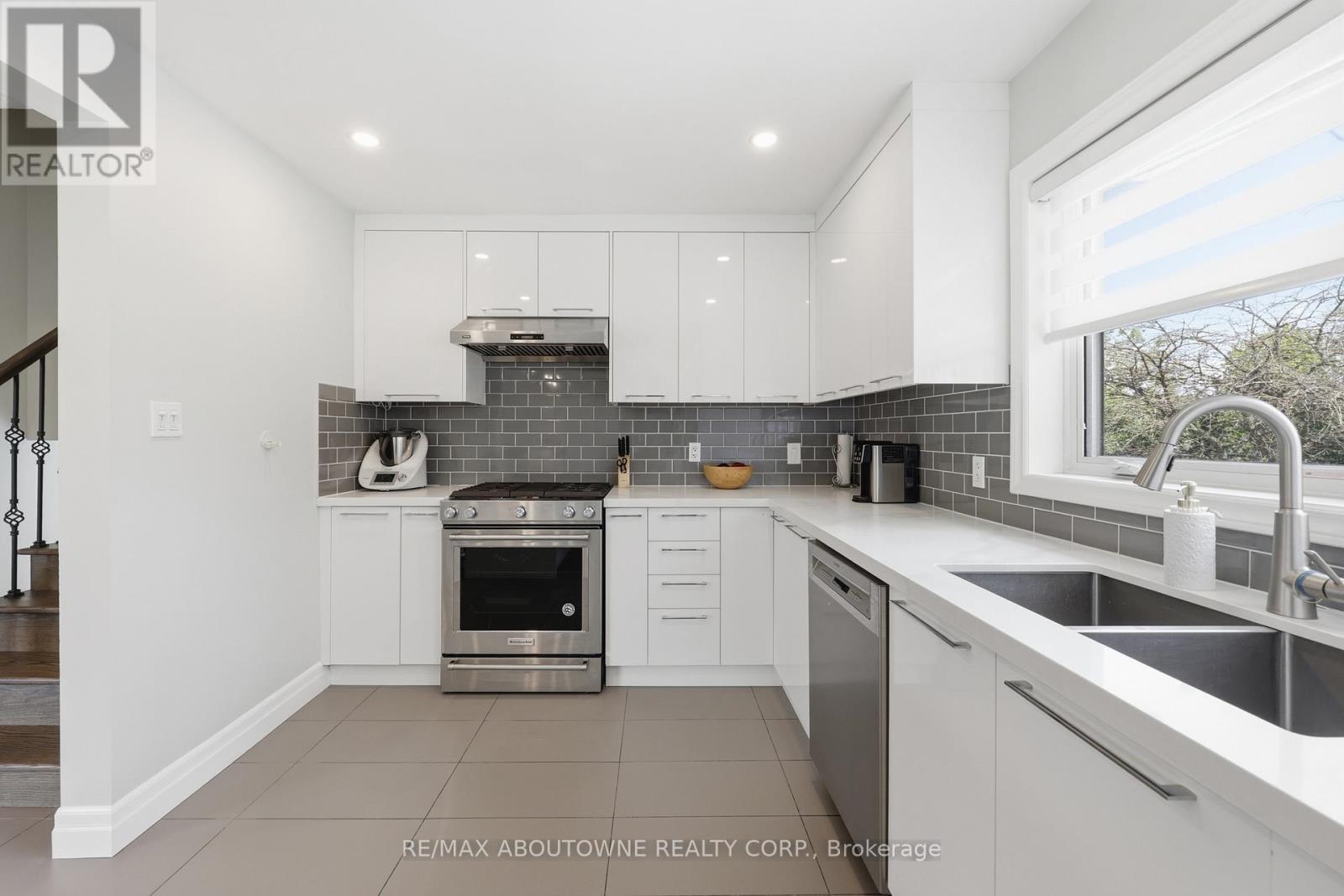 2122 Bridge Road, Oakville, Ontario  L6L 2G1 - Photo 16 - W13142554