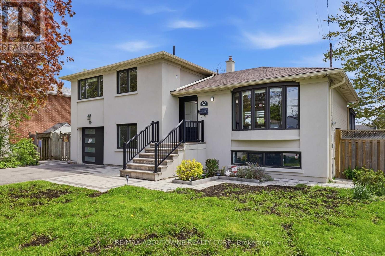 2122 Bridge Road, Oakville, Ontario  L6L 2G1 - Photo 5 - W13142554