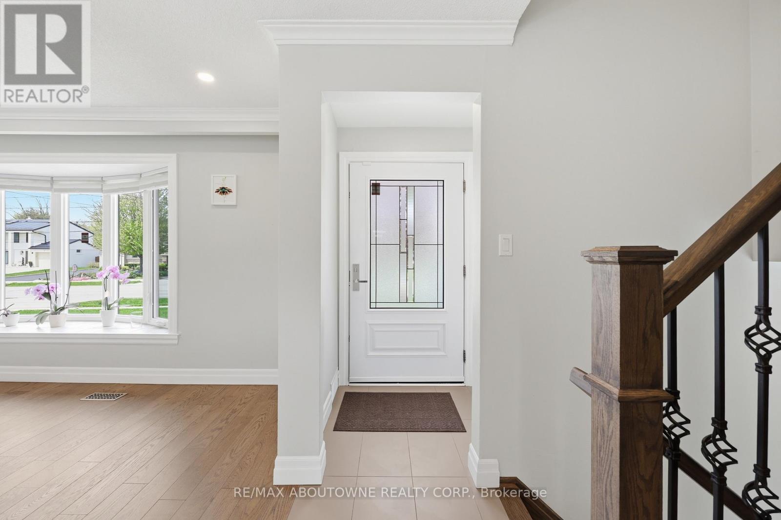 2122 Bridge Road, Oakville, Ontario  L6L 2G1 - Photo 7 - W13142554