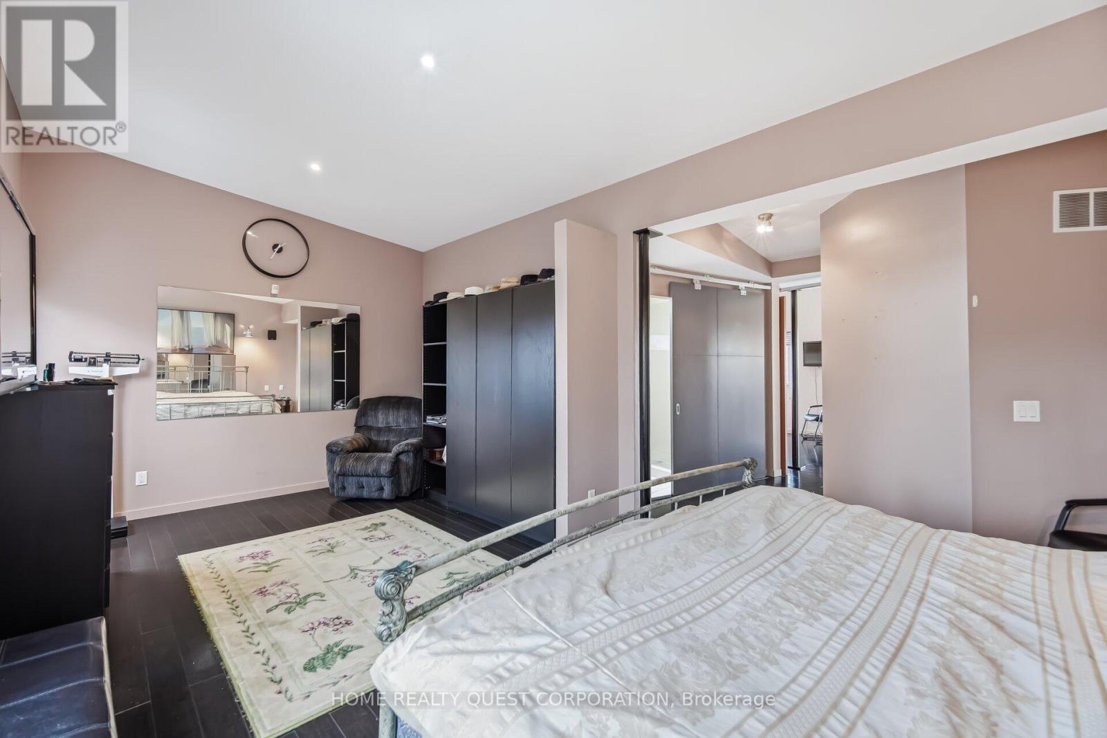 186 Wyndham Street, Mississauga, Ontario  L5M 1N5 - Photo 21 - W13142608