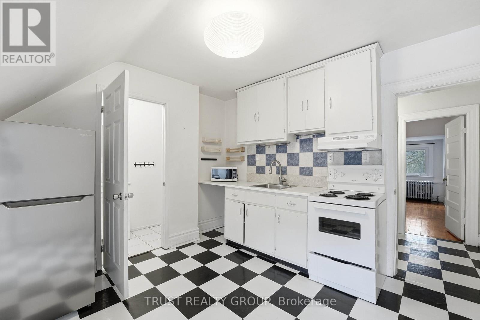 134 Close Avenue, Toronto, Ontario  M6K 2V5 - Photo 11 - W13142664