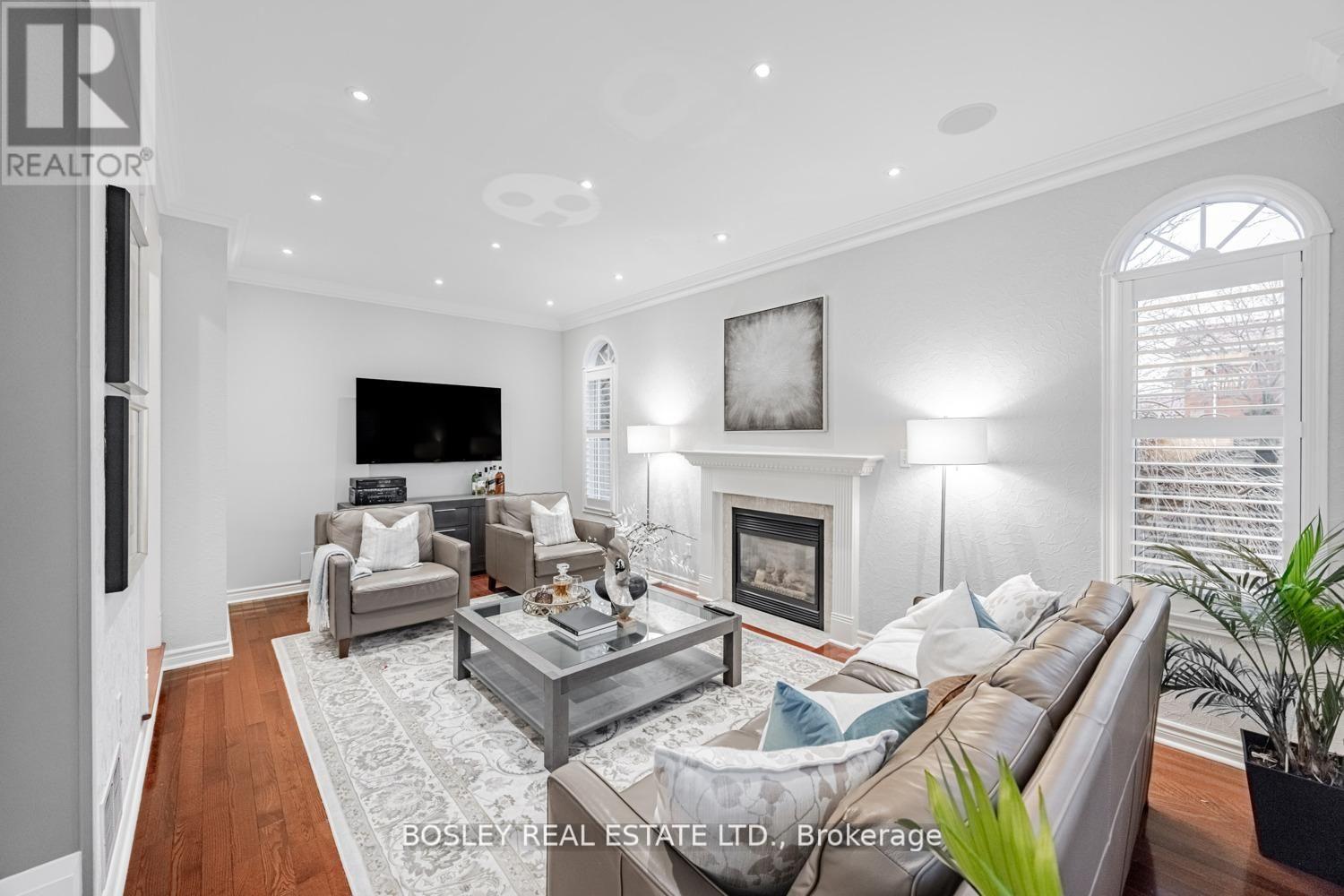 6358 Lisgar Drive, Mississauga, Ontario  L5N 7W1 - Photo 3 - W13142756