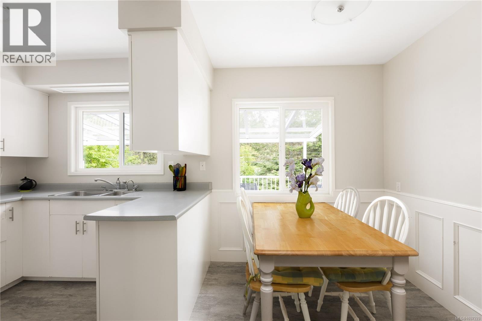 3405 Rolston Cres, Saanich, British Columbia  V8Z 4P2 - Photo 16 - 1037223
