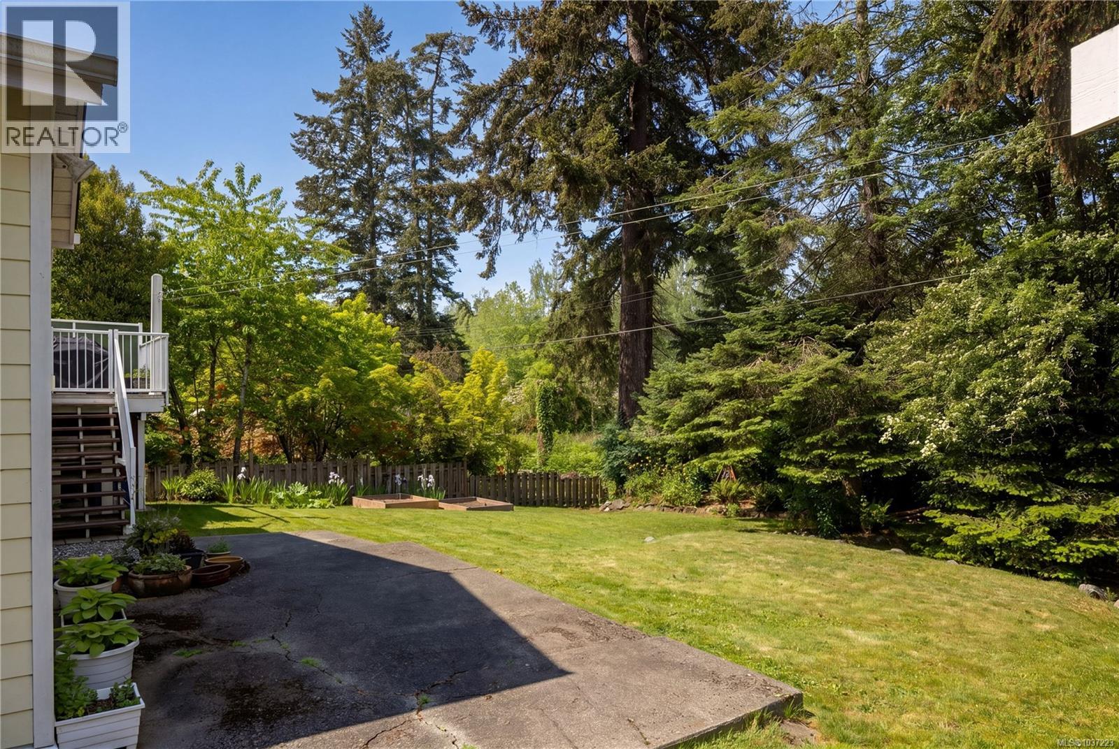 3405 Rolston Cres, Saanich, British Columbia  V8Z 4P2 - Photo 4 - 1037223