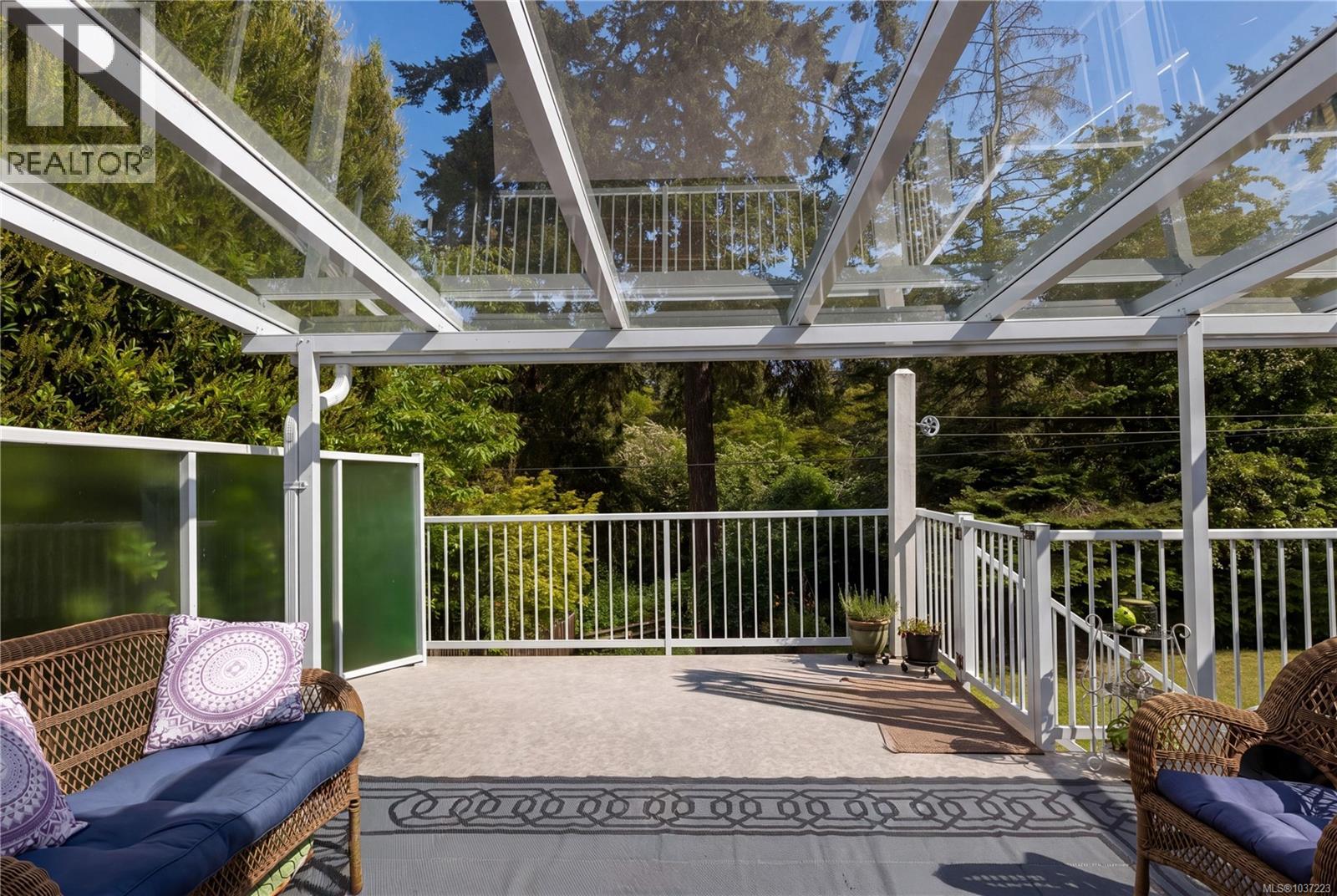 3405 Rolston Cres, Saanich, British Columbia  V8Z 4P2 - Photo 8 - 1037223