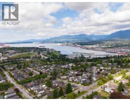 2 3645 DUNDAS STREET, Vancouver, British Columbia