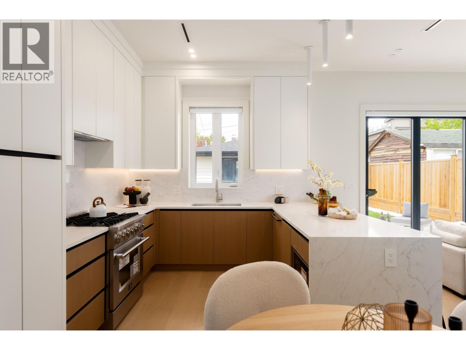 2 3645 Dundas Street, Vancouver, British Columbia  V5K 1S3 - Photo 8 - R3122139