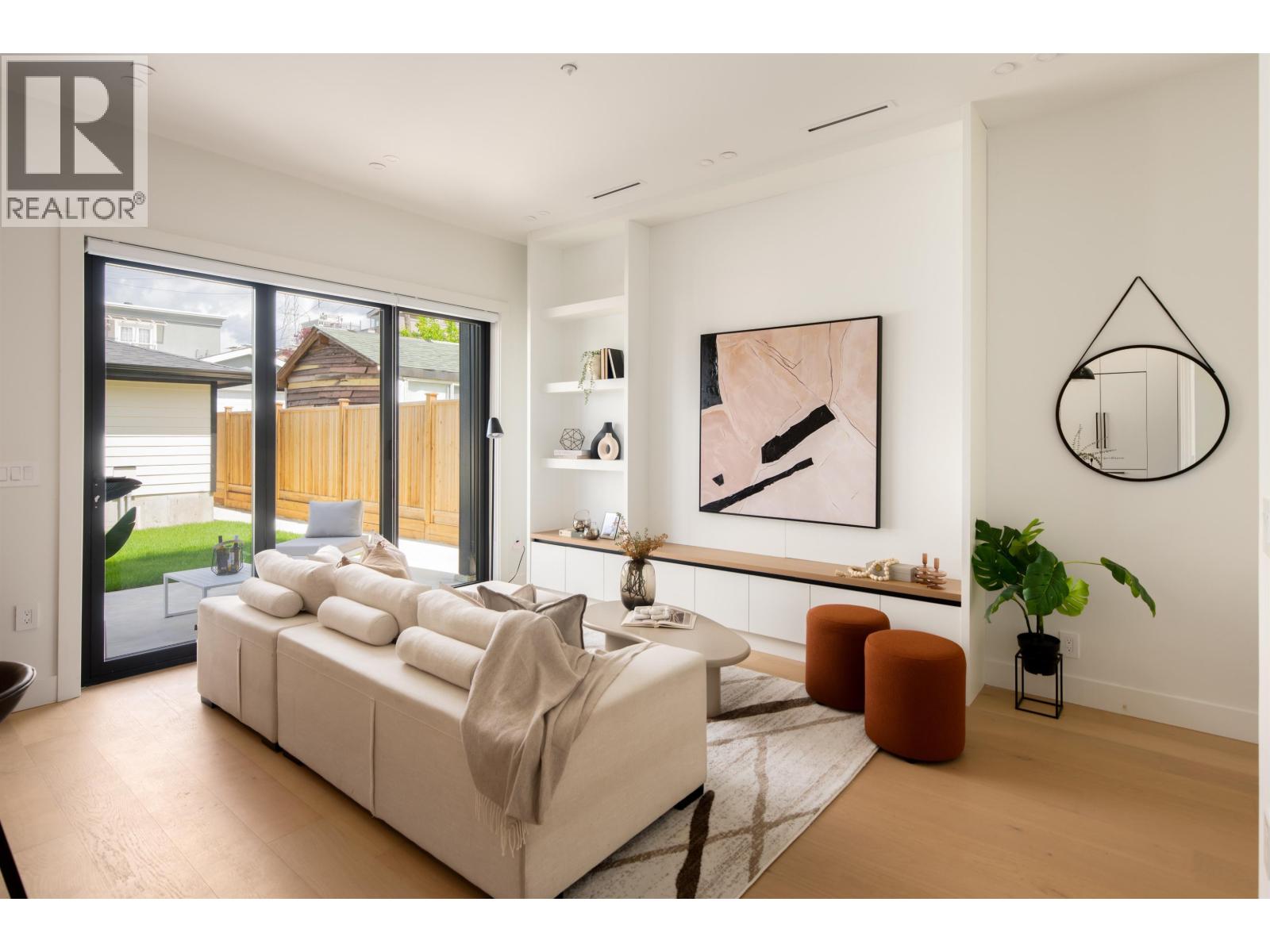2 3645 Dundas Street, Vancouver, British Columbia  V5K 1S3 - Photo 3 - R3122139