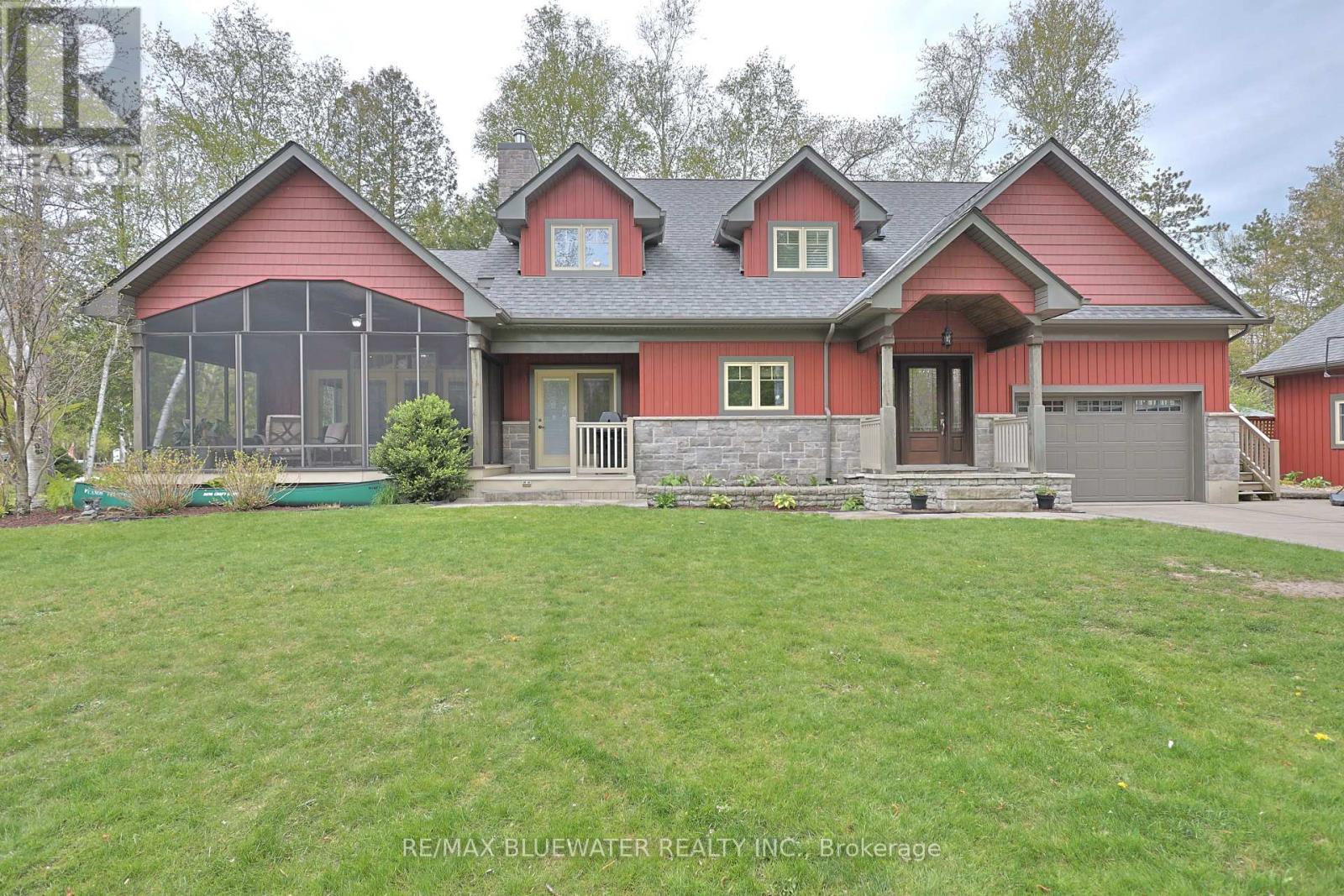 MLS# X13142882: 6436 ROBERT AVENUE, Lambton Shores, Canada