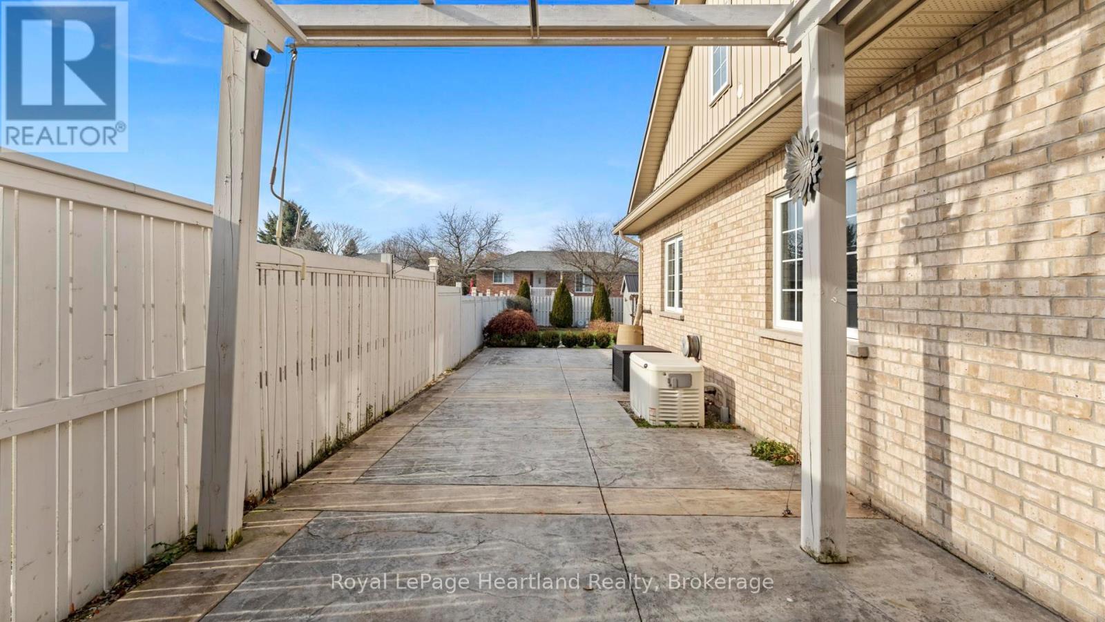 67 Brantford Street, Huron East, Ontario  N0K 1W0 - Photo 34 - X13143206