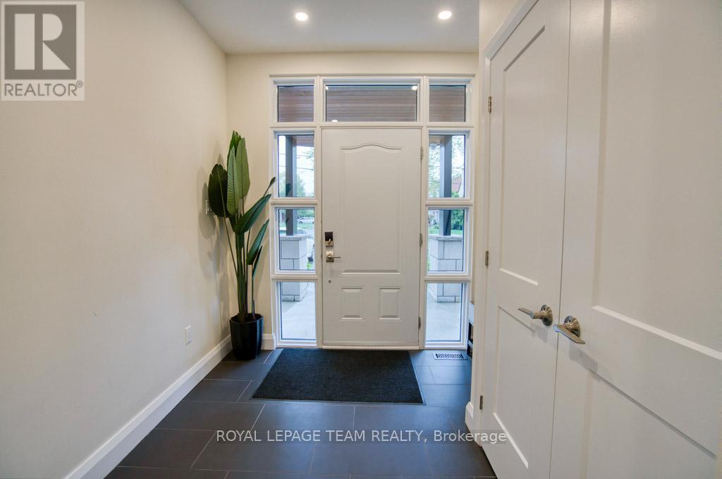 49 Aylen Avenue, Ottawa, Ontario  K2A 3P7 - Photo 3 - X13143082