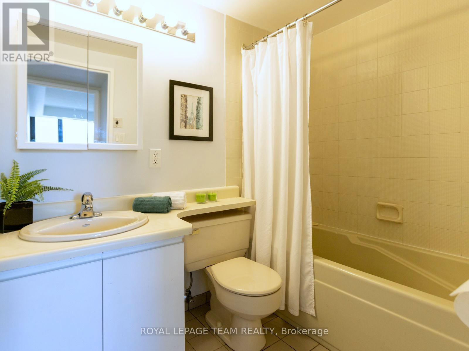 404 - 200 Bay Street, Ottawa, Ontario  K1R 7W8 - Photo 13 - X13143114