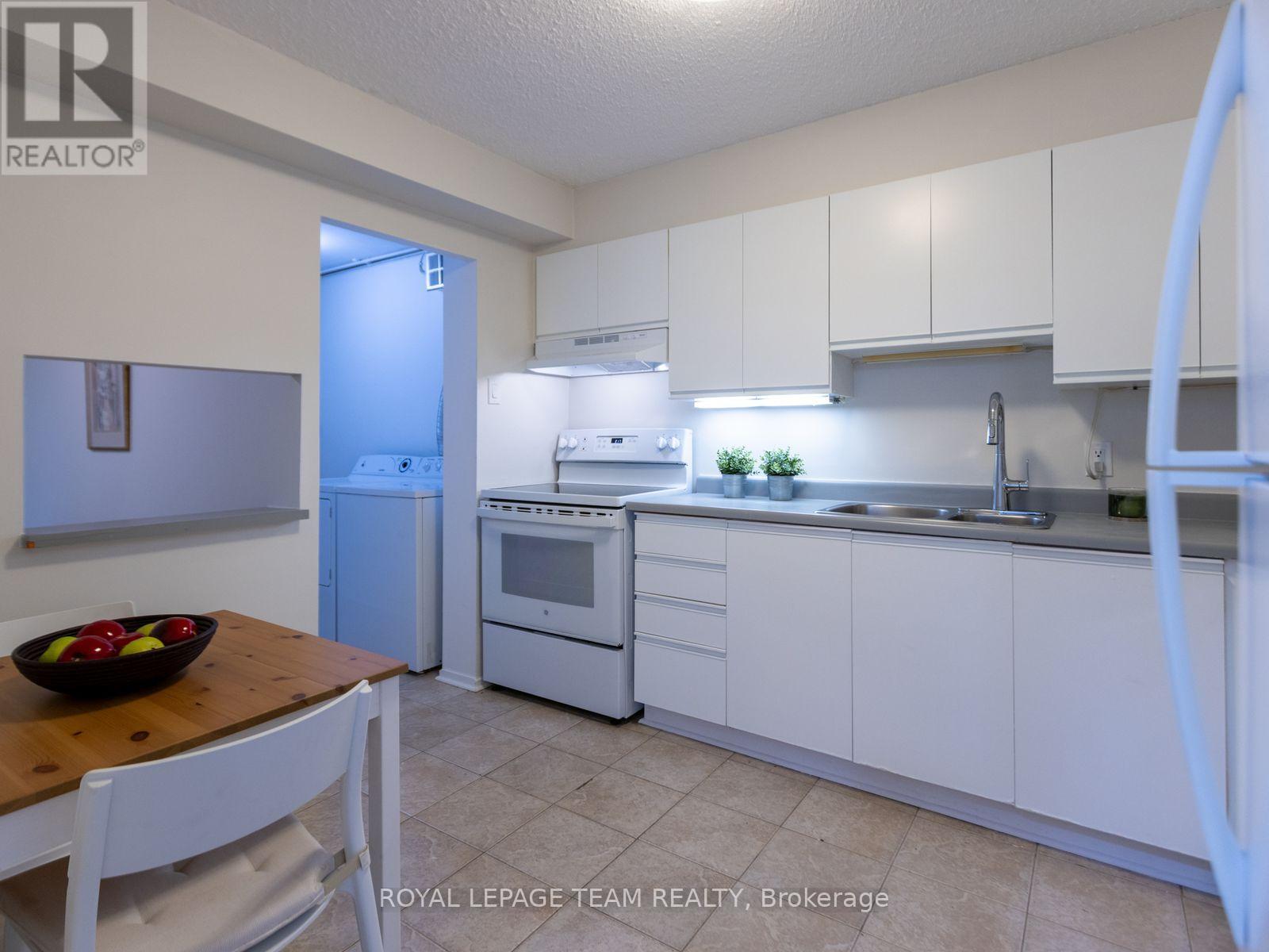 404 - 200 Bay Street, Ottawa, Ontario  K1R 7W8 - Photo 8 - X13143114