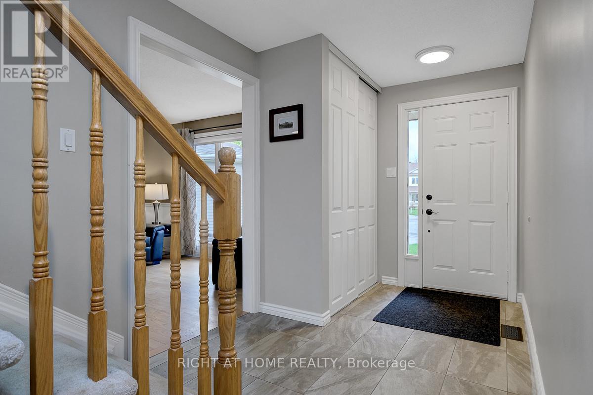 1899 Rosewind Court, Ottawa, Ontario  K1C 7E3 - Photo 2 - X13143160